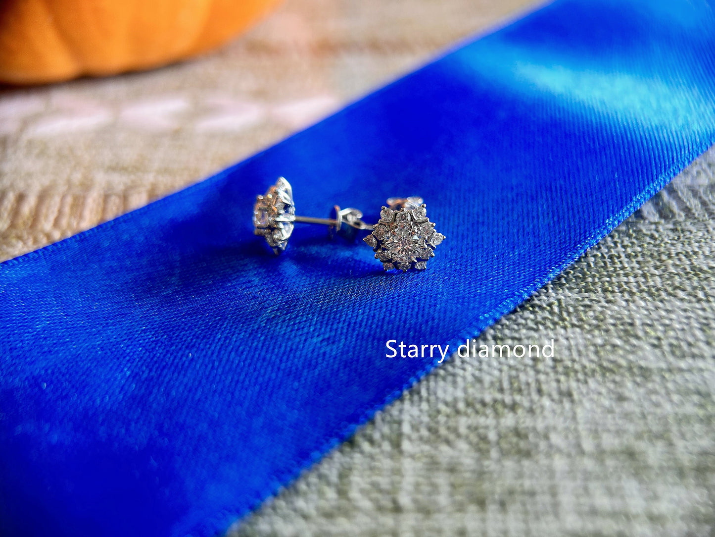 18K solid gold snowflower colorless Lab Diamond Stud Earrings /One pair white Diamond Earrings /Star Halo diamond earrings